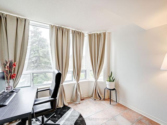 209 - 135 Hillcrest Ave, Condo with 2 bedrooms, 1 bathrooms and 1 parking in Mississauga ON | Image 7
