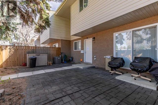 17, - 1915 18 Avenue N, House attached with 3 bedrooms, 1 bathrooms and 2 parking in Lethbridge AB | Image 4