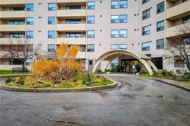 908 - 700 Dynes Road, Condo with 2 bedrooms, 1 bathrooms and null parking in Burlington ON | Image 2