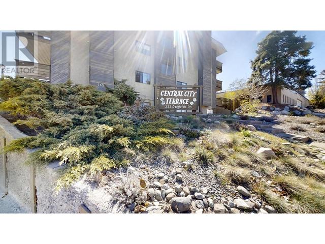 301 - 555 Dalgleish Drive, Condo with 1 bedrooms, 1 bathrooms and null parking in Kamloops BC | Image 2