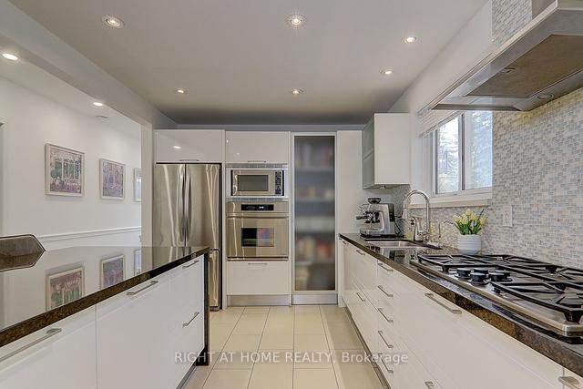 60 Sonmore Dr, House detached with 4 bedrooms, 3 bathrooms and 5 parking in Toronto ON | Image 7