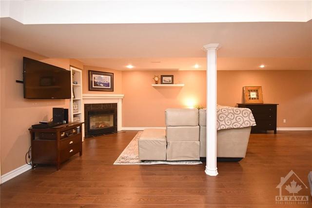 696 Morewood Crescent, House detached with 3 bedrooms, 3 bathrooms and 3 parking in Ottawa ON | Image 21