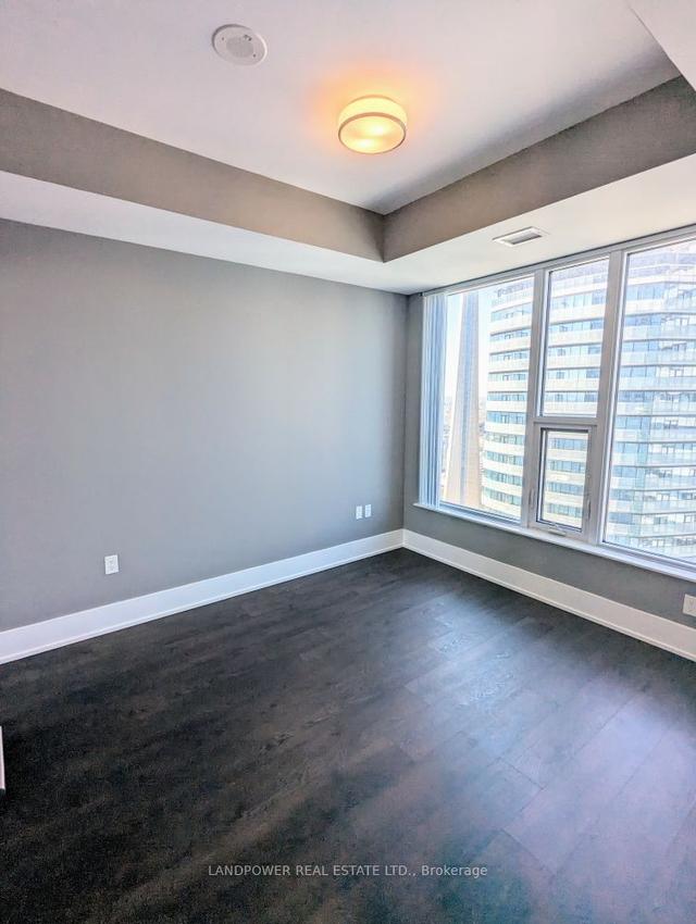 5702 - 10 York St, Condo with 1 bedrooms, 2 bathrooms and 0 parking in Toronto ON | Image 2