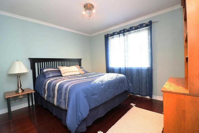 38 Addington Cres, House detached with 3 bedrooms, 2 bathrooms and 4 parking in Brampton ON | Image 11