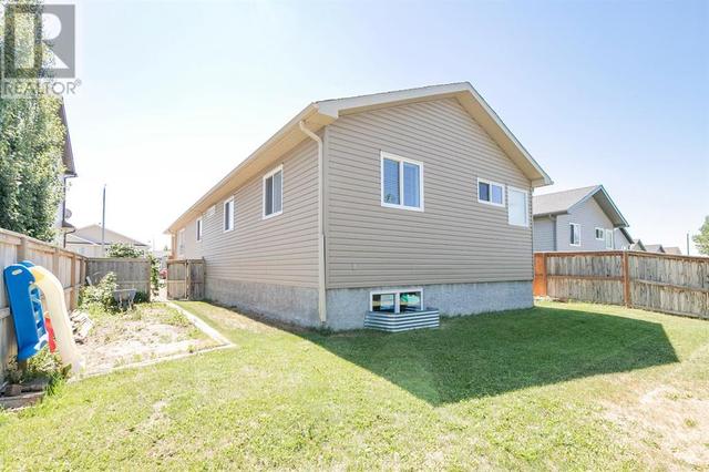329 10b Street, House detached with 3 bedrooms, 2 bathrooms and 2 parking in Nobleford AB | Image 30