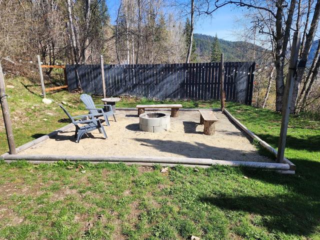 1755 Mountain Street, House detached with 5 bedrooms, 3 bathrooms and 5 parking in Kootenay Boundary A BC | Image 6