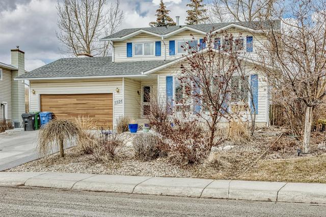 5924 Dalcastle Crescent Nw, House detached with 5 bedrooms, 3 bathrooms and 6 parking in Calgary AB | Image 3