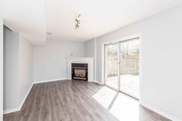 94 Pickett Cres, House attached with 3 bedrooms, 2 bathrooms and 3 parking in Barrie ON | Image 2