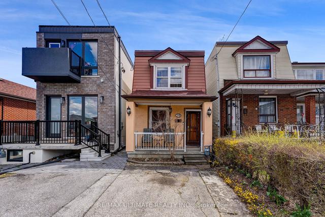 39 Hatherley Rd, House detached with 2 bedrooms, 1 bathrooms and 1 parking in Toronto ON | Image 1