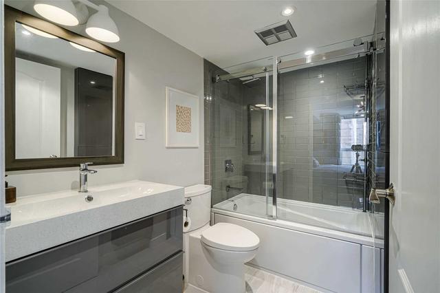 402 - 77 Maitland Pl, Condo with 2 bedrooms, 2 bathrooms and 1 parking in Toronto ON | Image 5