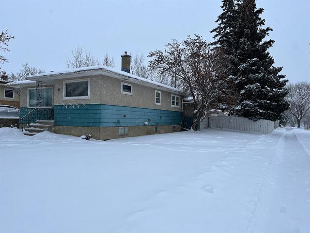 311 18 Street N, House detached with 3 bedrooms, 1 bathrooms and 1 parking in Lethbridge AB | Image 4