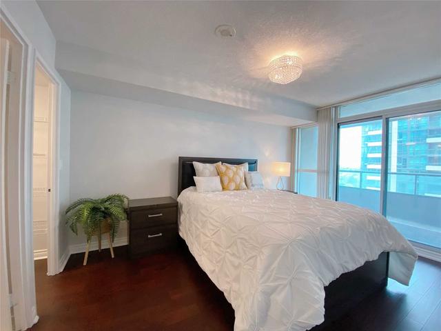 1907 - 23 Hollywood Ave, Condo with 2 bedrooms, 2 bathrooms and 1 parking in Toronto ON | Image 4