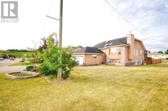 507 3rd Street Nw, House detached with 3 bedrooms, 3 bathrooms and 4 parking in Manning AB | Card Image