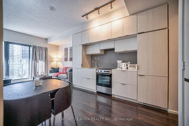 1002 - 159 Dundas St E, Condo with 1 bedrooms, 1 bathrooms and 0 parking in Toronto ON | Image 4