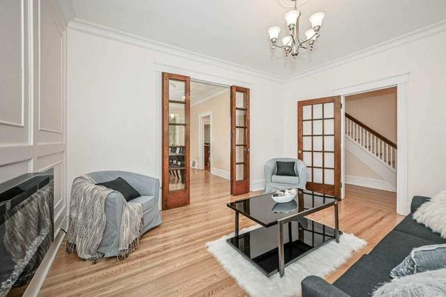44 Brook St, House detached with 3 bedrooms, 2 bathrooms and 4 parking in Cambridge ON | Image 2