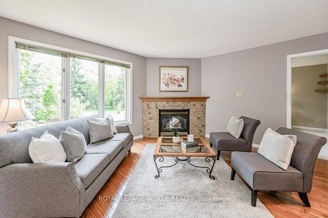 647 Cardiff St, House detached with 2 bedrooms, 3 bathrooms and 6 parking in Waterloo ON | Image 2