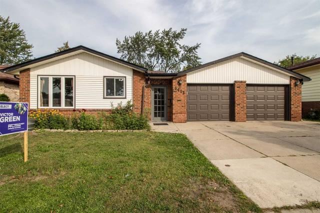 3415 Forest Glade Dr, House detached with 3 bedrooms, 2 bathrooms and 4 parking in Windsor ON | Image 1