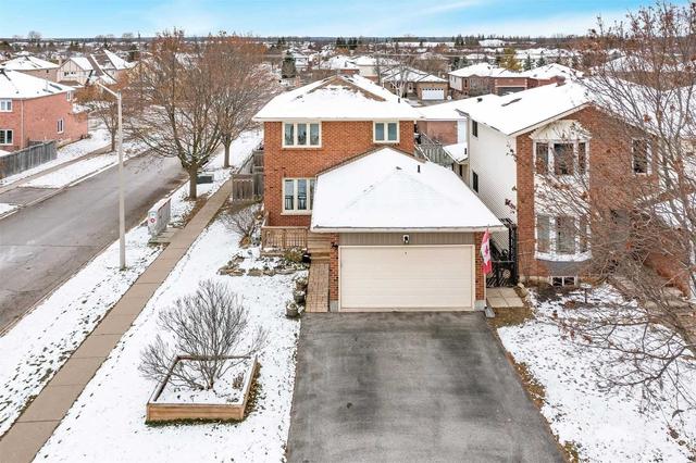 79 Kinzie Lane, House detached with 3 bedrooms, 3 bathrooms and 6 parking in Barrie ON | Card Image