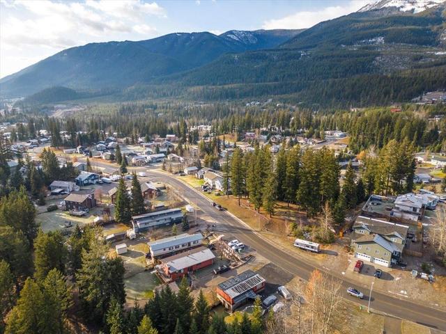 50 Cariboo Drive, House detached with 5 bedrooms, 3 bathrooms and 4 parking in Elkford BC | Image 19