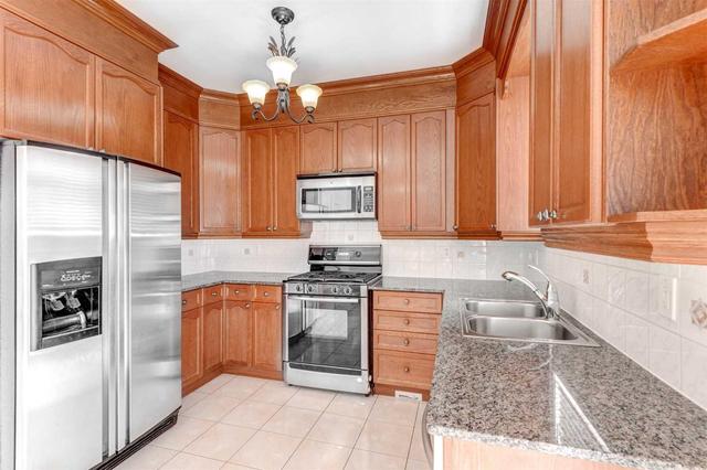 12 Tamarind Vale Cres, House detached with 5 bedrooms, 3 bathrooms and 6 parking in Brampton ON | Image 11