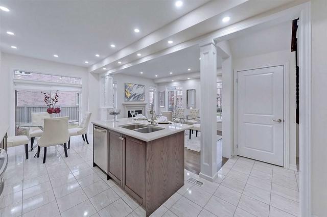 209 Kincardine St, House detached with 4 bedrooms, 4 bathrooms and 4 parking in Vaughan ON | Image 5
