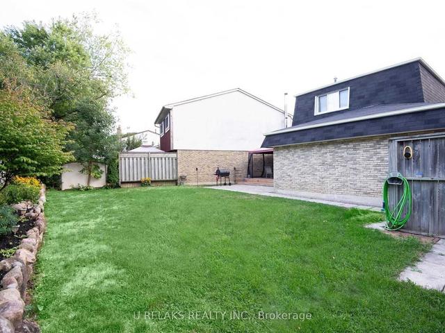 25 Ivanic Crt, House detached with 3 bedrooms, 3 bathrooms and 5 parking in Whitby ON | Image 20