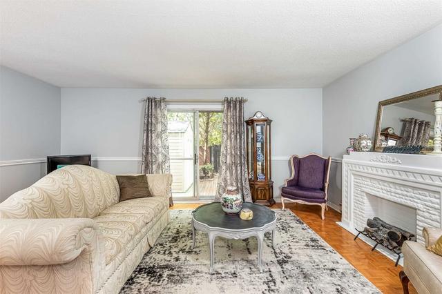 2088 Lakeshore Rd W, Townhouse with 3 bedrooms, 2 bathrooms and 1 parking in Oakville ON | Image 17