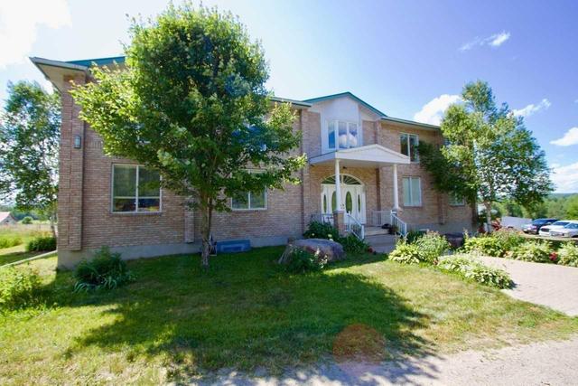 4367 Musclow Greenview Rd, House detached with 6 bedrooms, 4 bathrooms and 10 parking in Hastings Highlands ON | Image 1