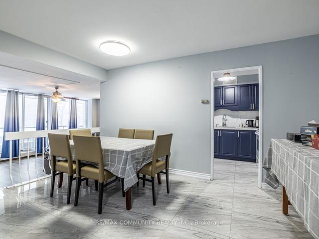 208 - 1 Four Winds Dr, Condo with 3 bedrooms, 2 bathrooms and 1 parking in Toronto ON | Image 9