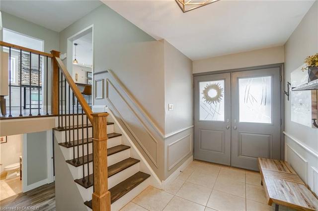 178 Brewer Court, House detached with 4 bedrooms, 2 bathrooms and 4 parking in Burlington ON | Image 4