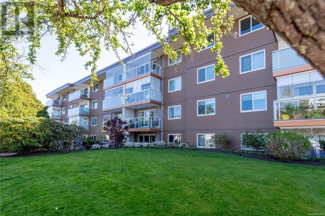 405 - 25 Government St, Condo with 2 bedrooms, 1 bathrooms and 1 parking in Victoria BC | Image 3