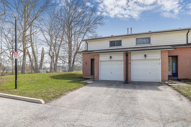 1 - 2 Bernick Dr, Townhouse with 3 bedrooms, 3 bathrooms and 2 parking in Barrie ON | Image 1