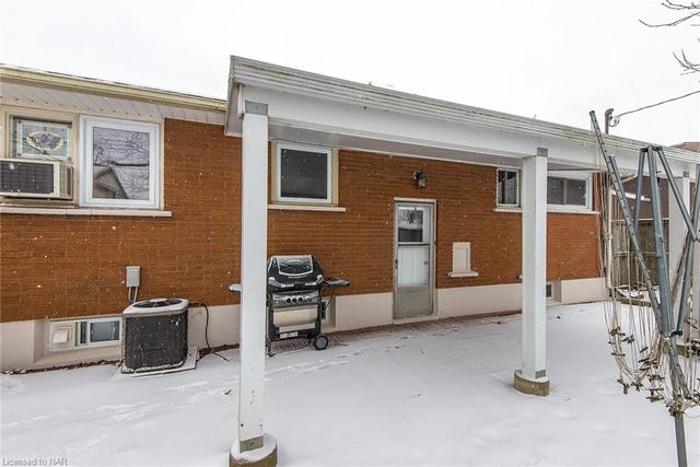 208 Bradley Avenue, House detached with 3 bedrooms, 1 bathrooms and 2 parking in Welland ON | Image 34