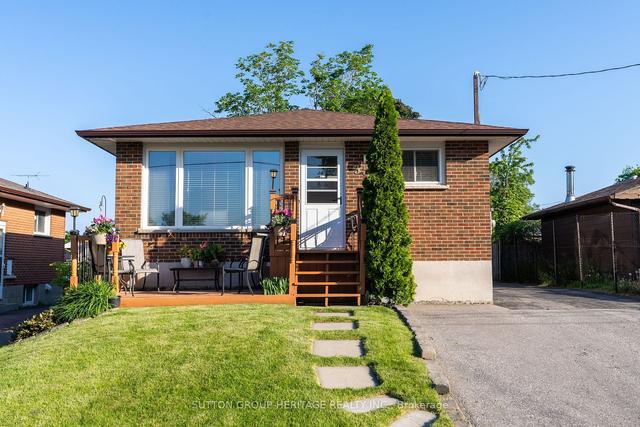 351 Conant St, House detached with 3 bedrooms, 1 bathrooms and 4 parking in Oshawa ON | Image 1