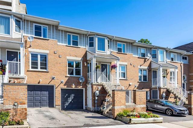 122 Brandy Lane Way, Townhouse with 2 bedrooms, 2 bathrooms and 2 parking in Newmarket ON | Image 1