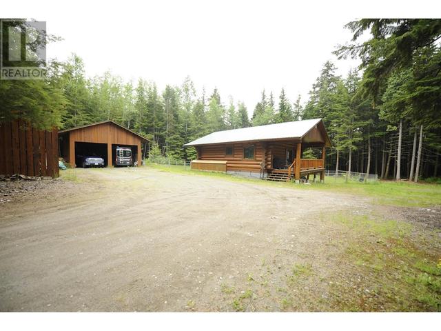 2037 Singlehurst Road, House detached with 2 bedrooms, 2 bathrooms and null parking in Kitimat Stikine C (Part 1) BC | Image 1