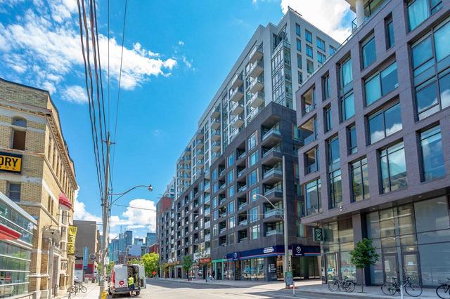 1216 - 525 Adelaide St W, Condo with 3 bedrooms, 2 bathrooms and 1 parking in Toronto ON | Image 12