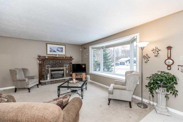 25 Beaufort Cres, House detached with 3 bedrooms, 2 bathrooms and 4 parking in Tiny ON | Image 3
