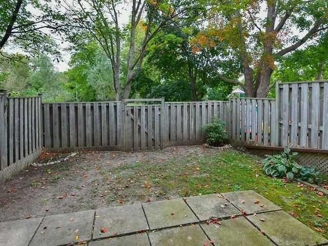 28 Donald St, Townhouse with 3 bedrooms, 2 bathrooms and 1 parking in Barrie ON | Image 17