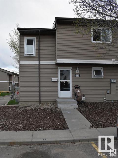 7927 27 Av Nw Nw, House attached with 3 bedrooms, 1 bathrooms and null parking in Edmonton AB | Card Image