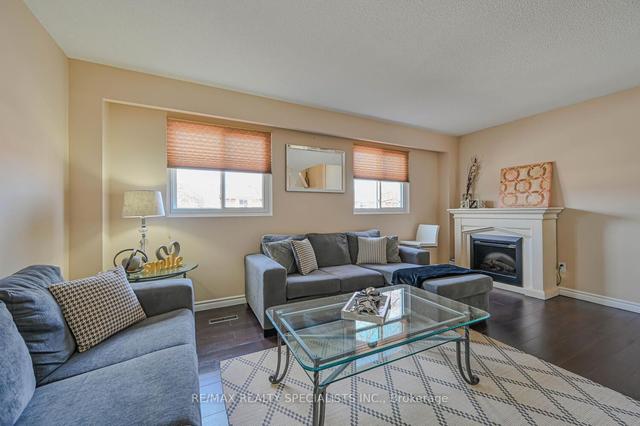 66 Carisbrook Crt, Townhouse with 3 bedrooms, 2 bathrooms and 2 parking in Brampton ON | Image 9