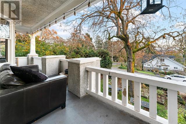1290 Topaz Ave, House detached with 6 bedrooms, 3 bathrooms and 2 parking in Victoria BC | Image 14