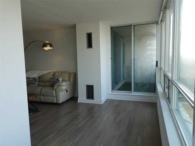 814 - 550 Webb Dr, Condo with 2 bedrooms, 1 bathrooms and 2 parking in Mississauga ON | Image 10