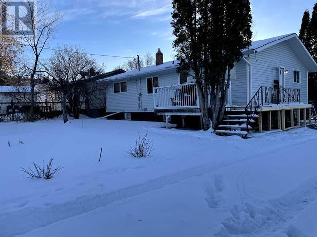 207 6 Avenue, House detached with 3 bedrooms, 1 bathrooms and 4 parking in Paradise Hill SK | Image 2