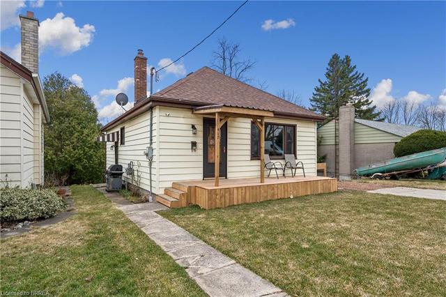 417 Front Street, House detached with 2 bedrooms, 1 bathrooms and 2 parking in Cambridge ON | Image 4