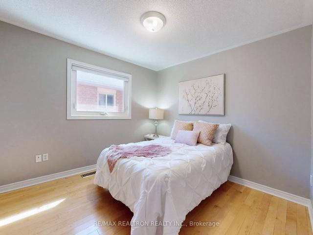 1605 Seguin Sq, House detached with 4 bedrooms, 5 bathrooms and 4 parking in Pickering ON | Image 20