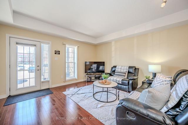 6 - 100 Frederick Dr, Townhouse with 2 bedrooms, 1 bathrooms and 1 parking in Guelph ON | Image 4