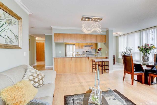 1012 - 50 Disera Dr, Condo with 3 bedrooms, 2 bathrooms and 2 parking in Vaughan ON | Image 25