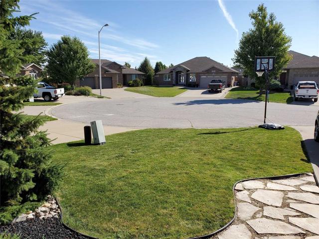 525 Foxwood Crt, House detached with 4 bedrooms, 3 bathrooms and 7 parking in Sarnia ON | Image 11