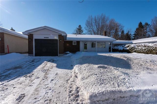 2429 Ogilvie Road, House detached with 3 bedrooms, 3 bathrooms and 3 parking in Ottawa ON | Card Image